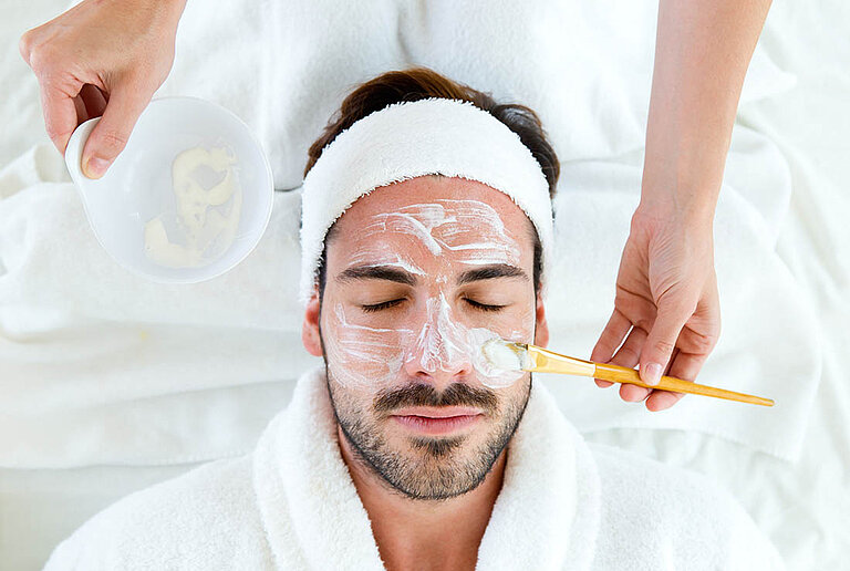 Gesichtspflege für ihn im centrovital Day Spa ©nenetus/Fotolia.com