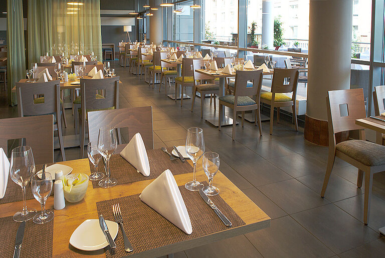 Restaurant emil's mit Terrasse im centrovital Hotel ©Alexander Hausdorf