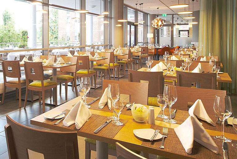 Restaurant emil's mit Terrasse im centrovital Hotel ©Alexander Hausdorf