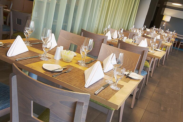 Restaurant emil's mit Terrasse im centrovital Hotel ©Alexander Hausdorf