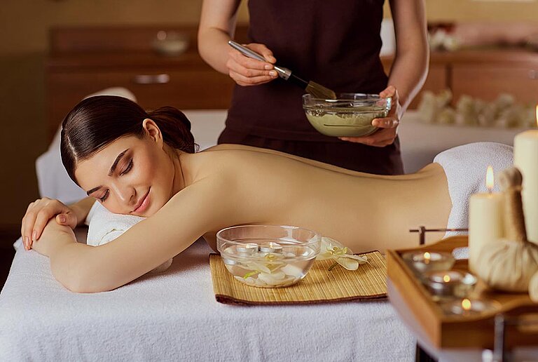 Algen-Schlamm-Behandlung im centrovital Day Spa ©Studio Romantic/Fotolia.com