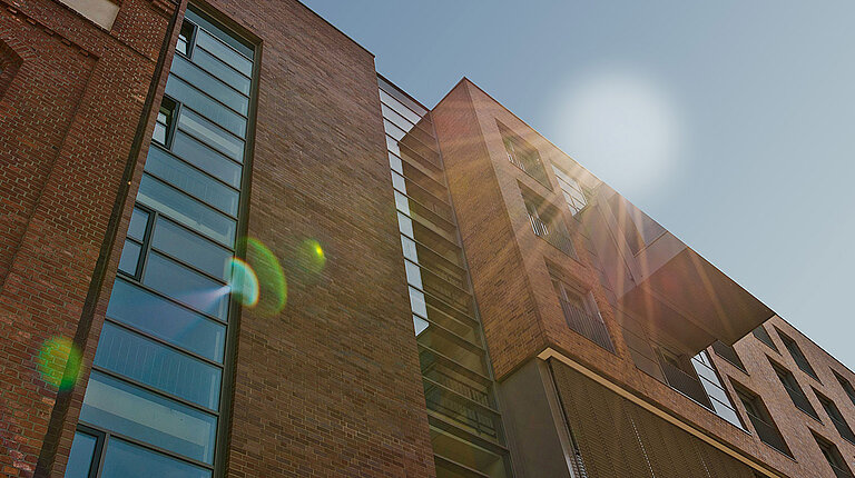 centrovital Aussenansicht Backsteinfassade & Impressum